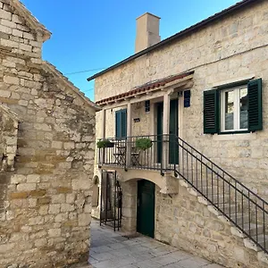 Apartment Perfectly Located Cherry Stone House